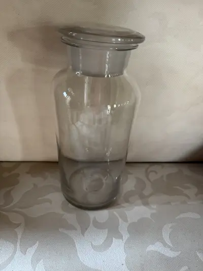 Ny vare: Glaskrukke med låg