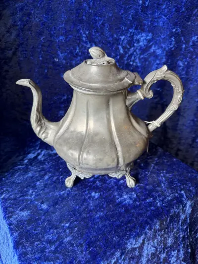 Antik tin kaffekande